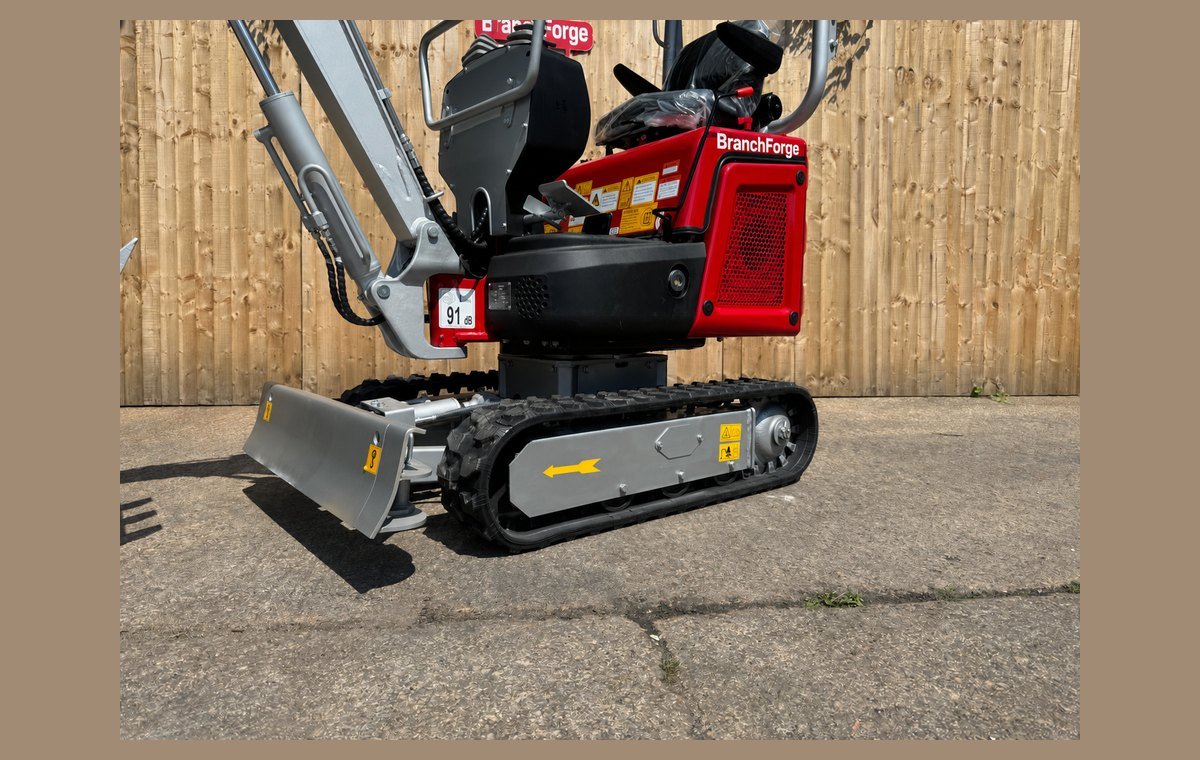 CREX10-K dozer blade and rubber tracks from the side
