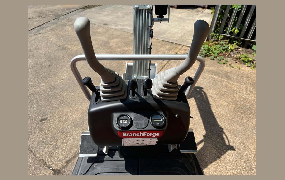CREX10-K twin joystick controls and instrument panel