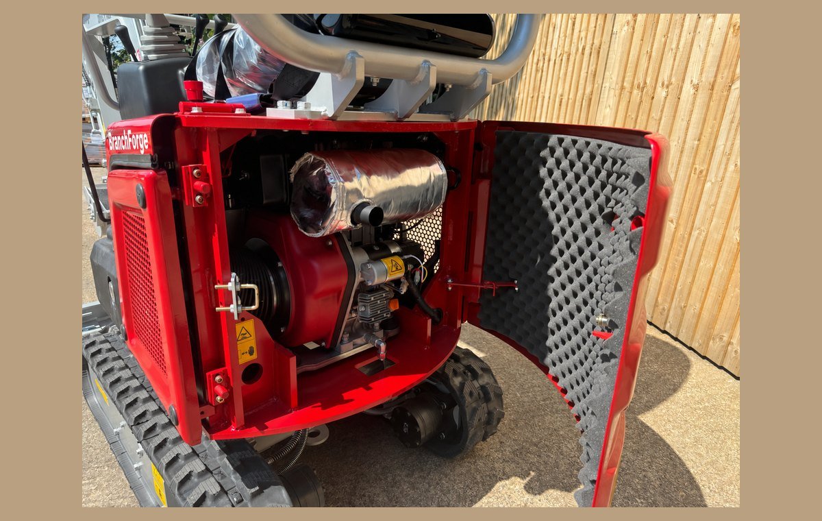 CREX10-K KOOP 192 diesel engine with the service panel open